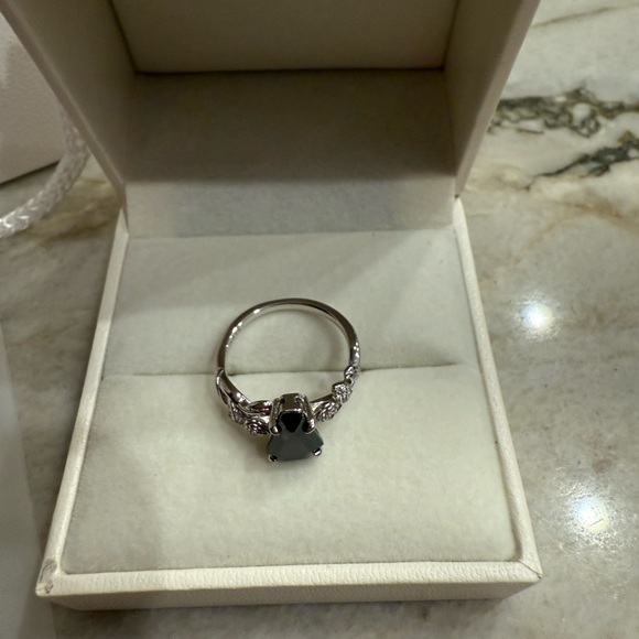 Maxine Silver and Black Stone Ring- size 6 - Picture 3 of 4